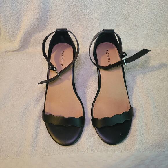 Torrid Black Faux Suede Ankle Strap Stiletto Heel Pumps Peep Toe Size 9W - Picture 11 of 11